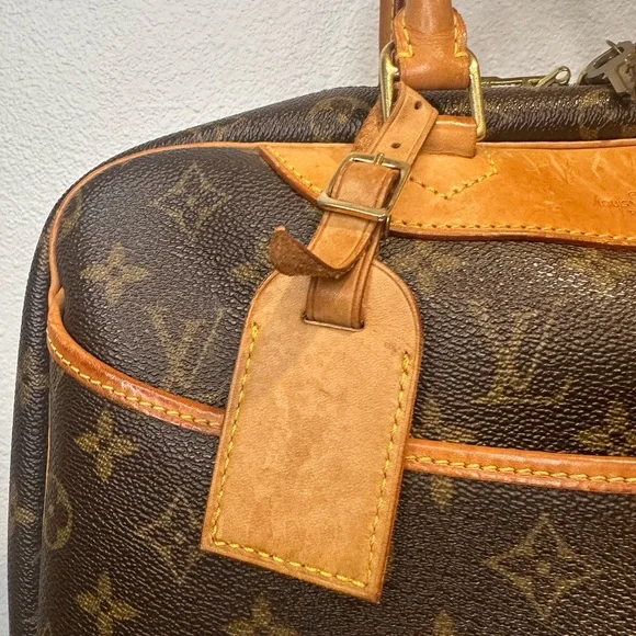 Louis Vuitton Deauville Handbag Monogram Canvas with 🔐 and bag tag. 🏷️ - Picture 3 of 13